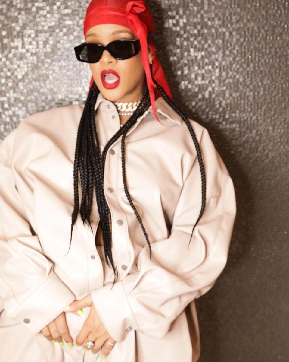 Rihanna (Instagram.com/badgalriri)
