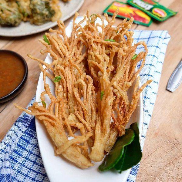 jamur enoki crispy (instagram.com/ikkeputria)