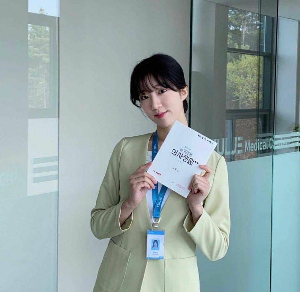 Lee Ji Won di drama Hospital Playlist (instagram.com/mystic.actors)