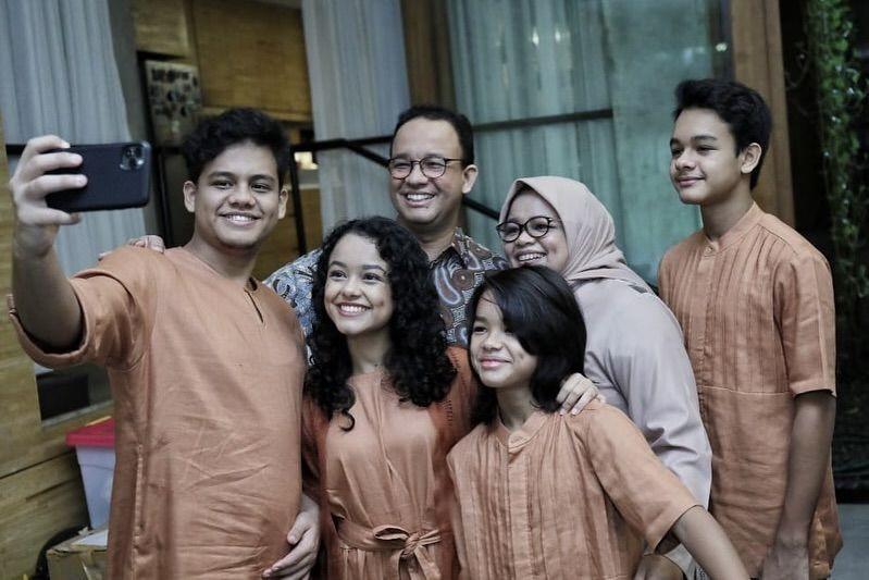 10 Potret Kedekatan Anies Baswedan dan Keluarga, Harmonis Banget