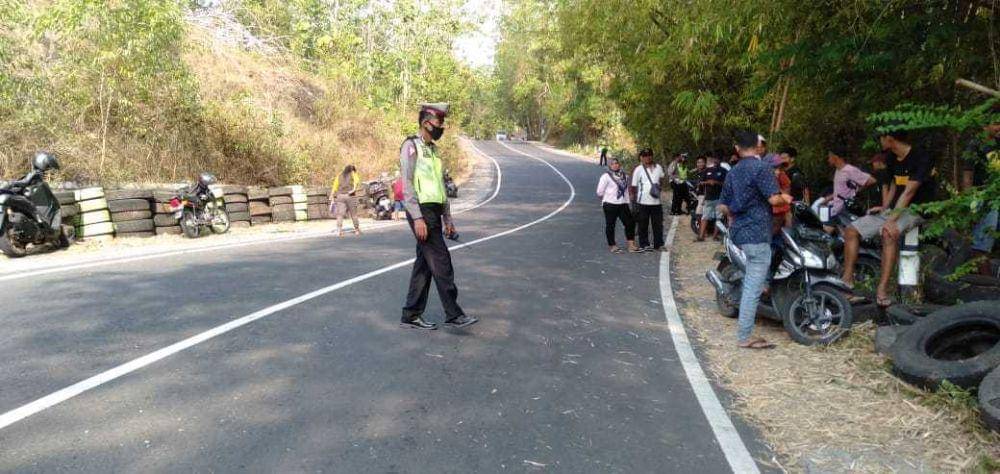 TKP truk masuk jurang di Bukit Bego (IDN Times/Daruwaskita)