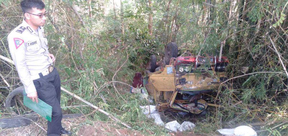 Truk masuk jurang di Bukit Bego. (IDN Times/Daruwaskita)