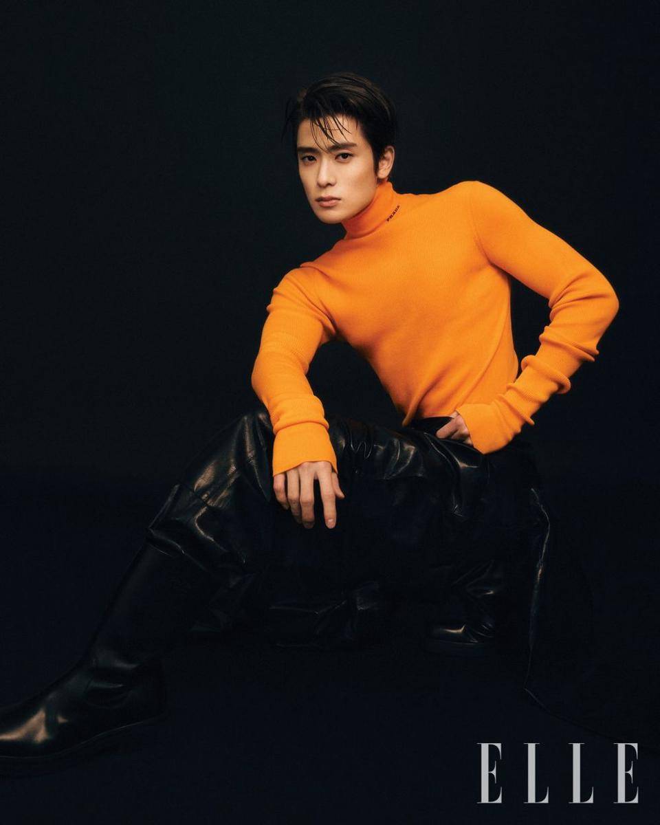 Jaehyun NCT untuk majalah Elle Korea Agustus 2022 (twitter.com/NCTsmtown)