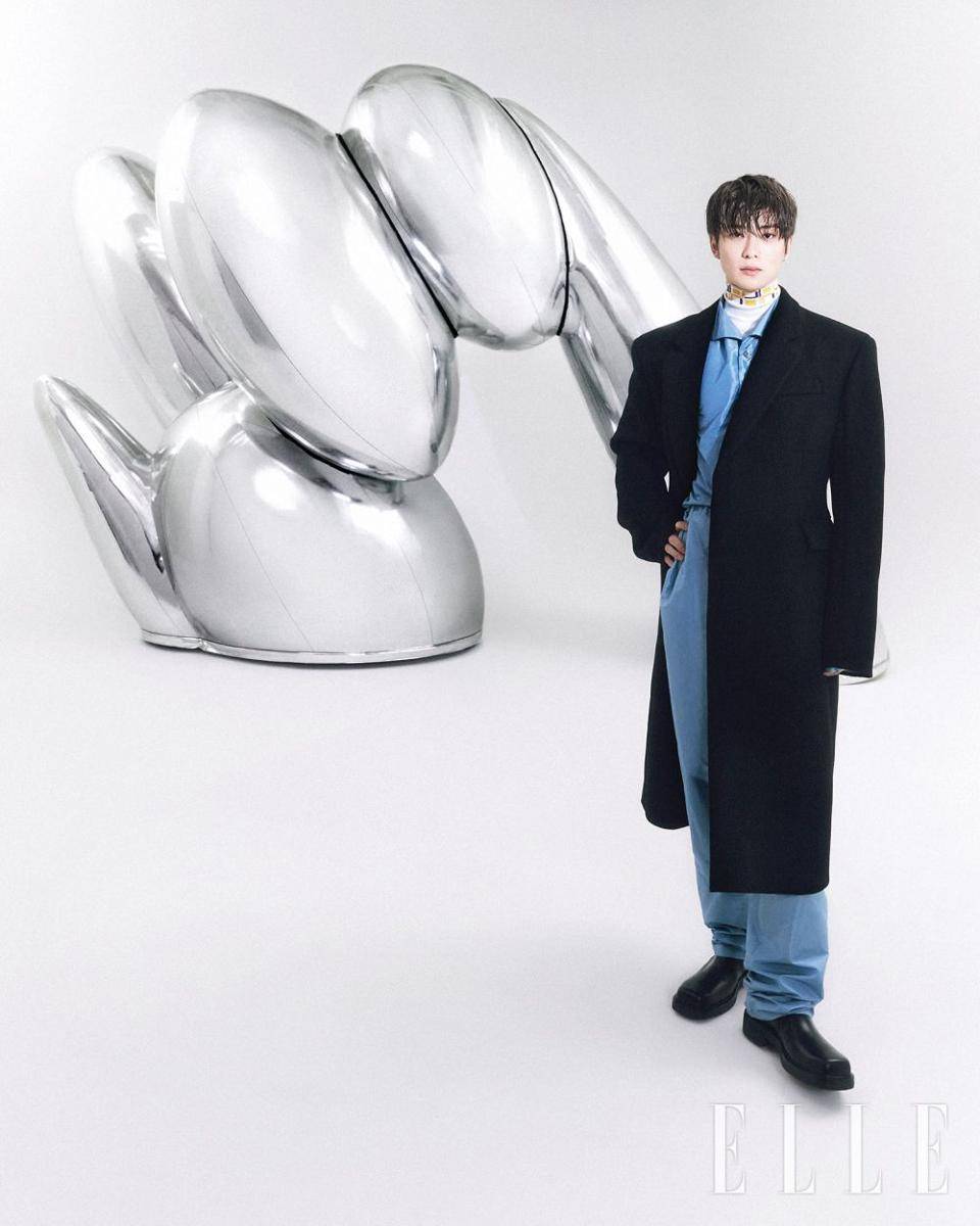 Jaehyun NCT untuk majalah Elle Korea Agustus 2022 (twitter.com/NCTsmtown)
