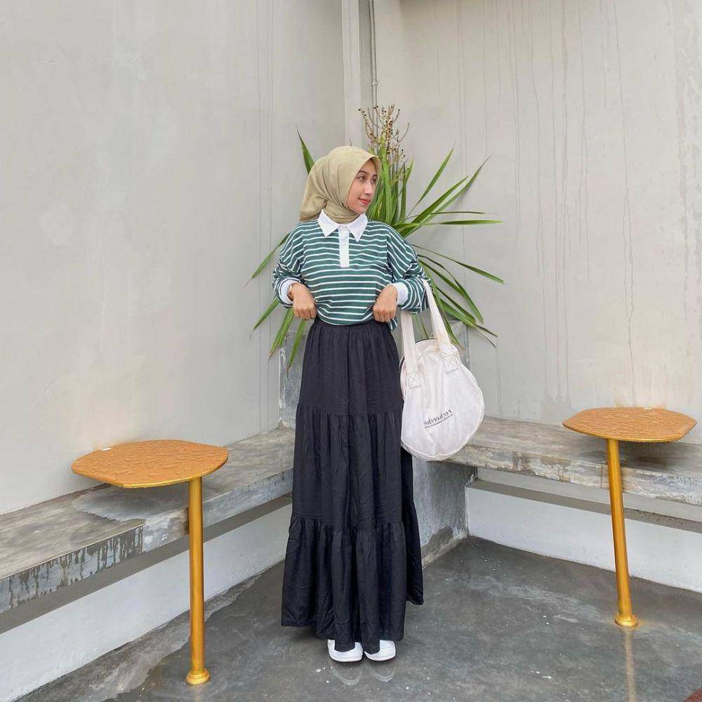 ide padu padan outfit kuliah dengan rok (instagram.com/fachrisaa_)