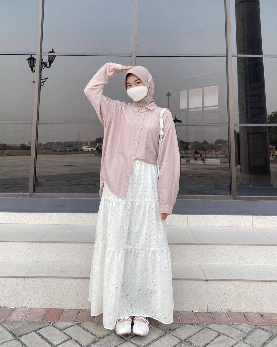 ide padu padan outfit kuliah dengan rok (instagram.com/swulann01)