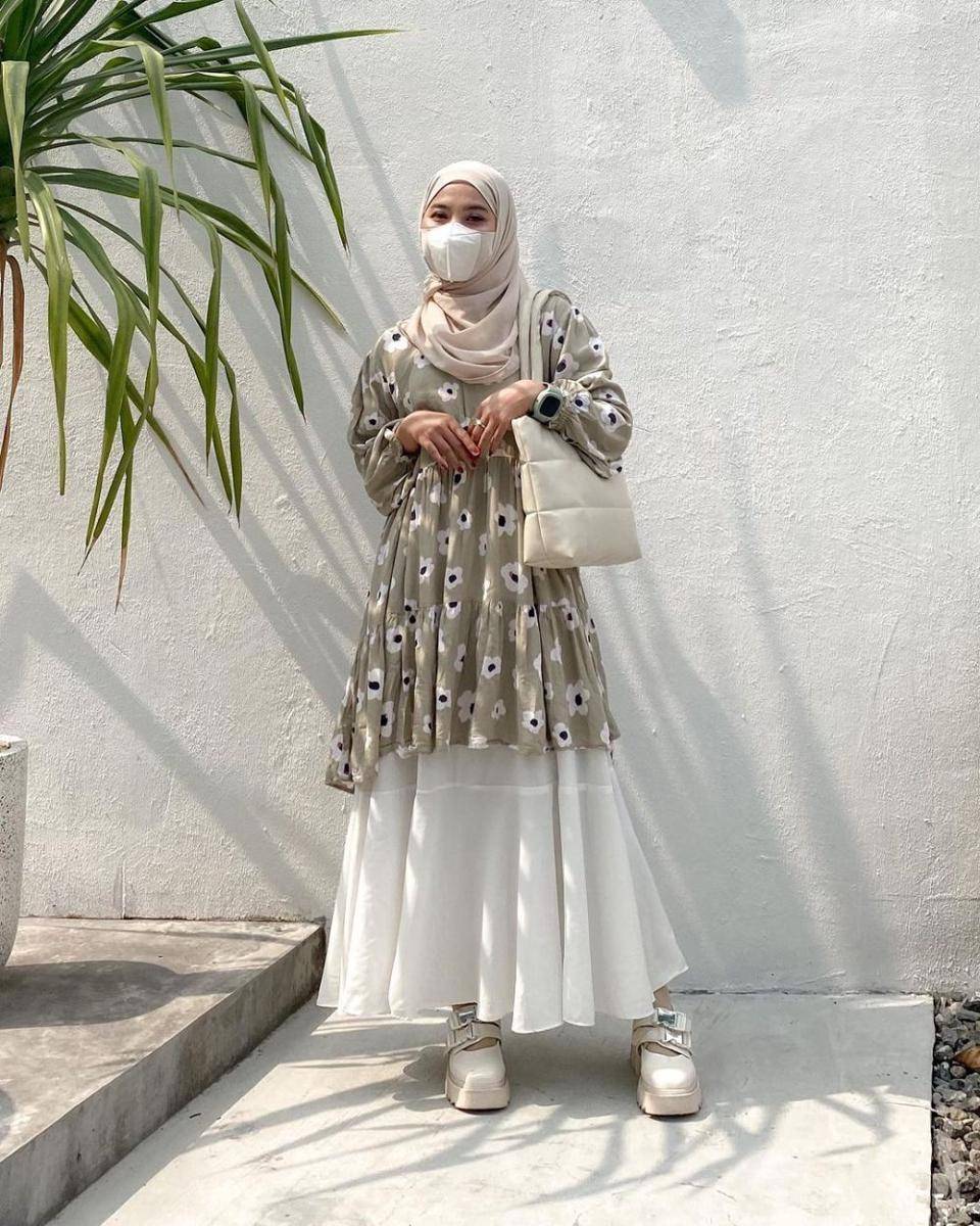 ide padu padan outfit kuliah dengan rok (instagram.com/chiviaalga)