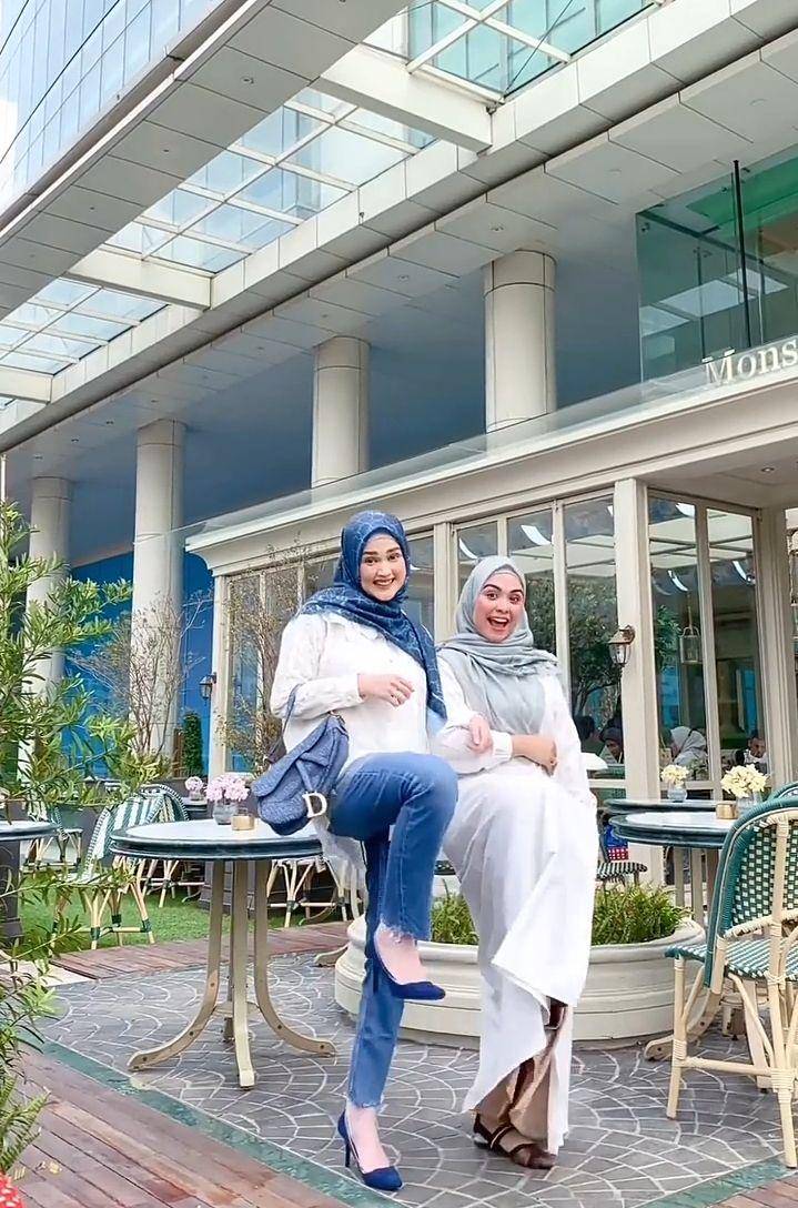Vebby Palwinta dan Cut Meyriska (instagram.com/vebbypalwinta)