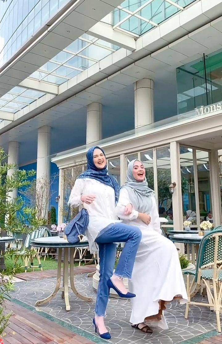 Vebby Palwinta dan Cut Meyriska (instagram.com/vebbypalwinta)