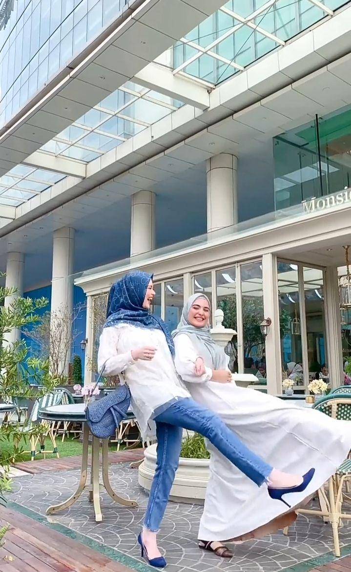 Vebby Palwinta dan Cut Meyriska (instagram.com/vebbypalwinta)