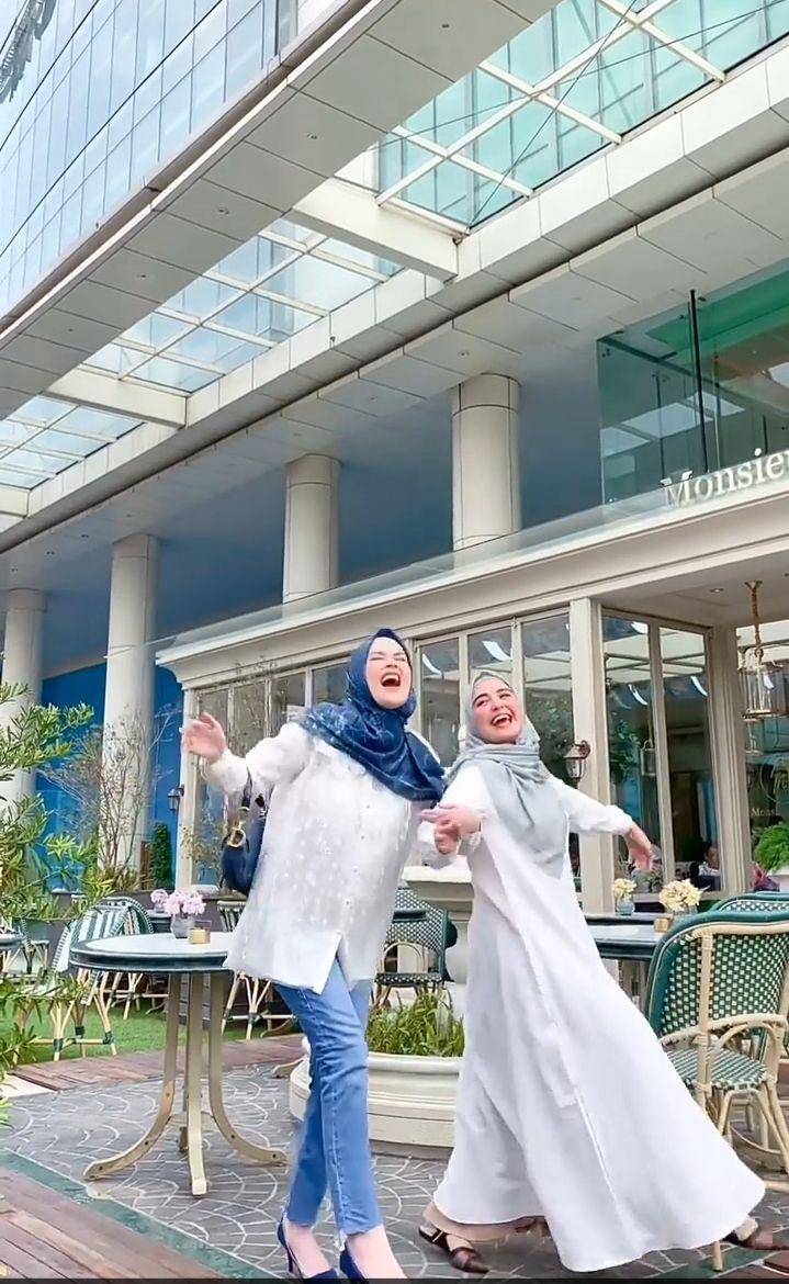 Vebby Palwinta dan Cut Meyriska (instagram.com/vebbypalwinta)