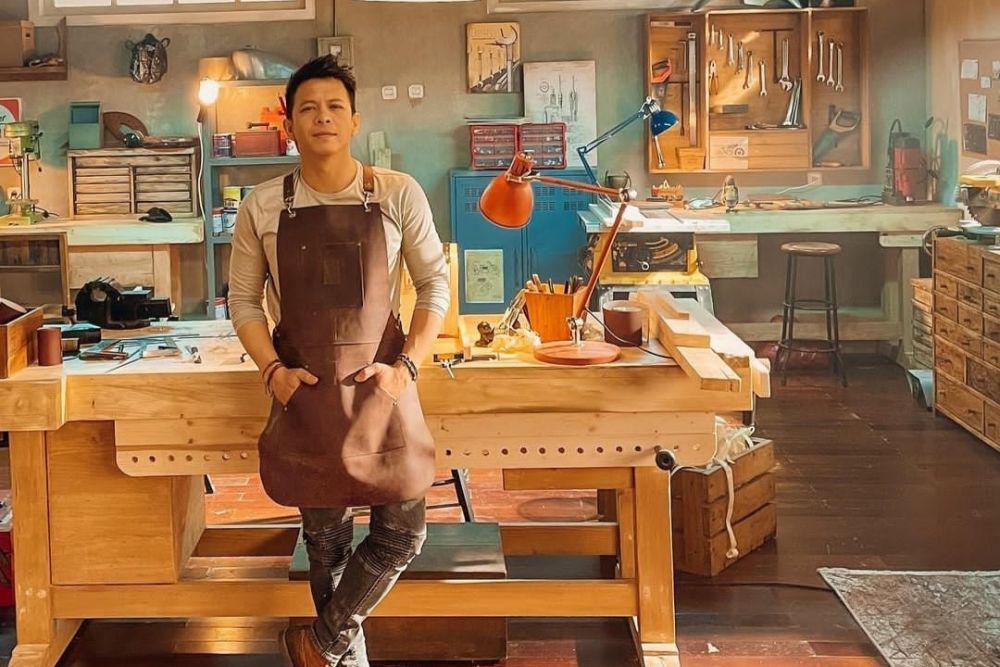 9 Pesona Ariel Noah Pakai Apron, Gagah Berkarisma!
