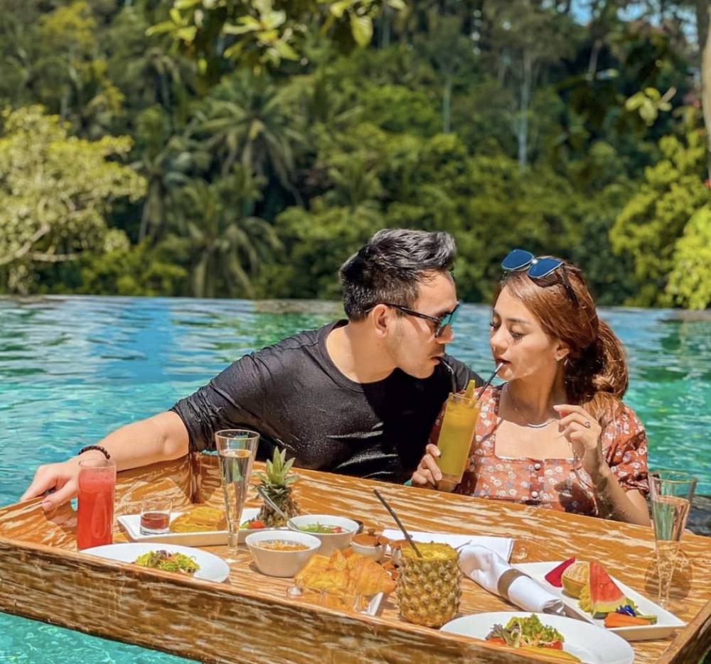 potret romantis Jenita Janet dan suami barunya, Danu Sofwan (instagram.com/jenitajanet)
