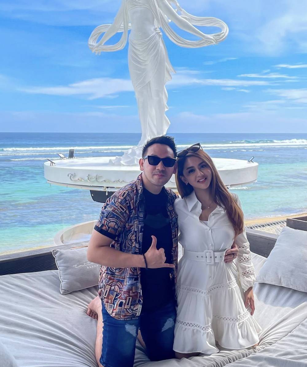 potret romantis Jenita Janet dan suami barunya, Danu Sofwan (instagram.com/jenitajanet)