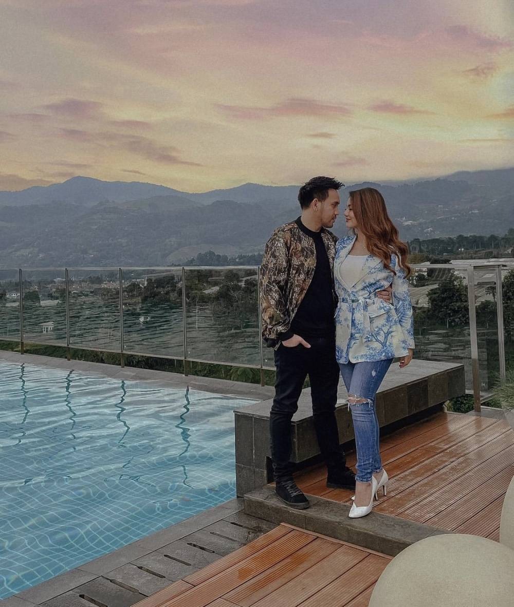 potret romantis Jenita Janet dan suami barunya, Danu Sofwan (instagram.com/jenitajanet)