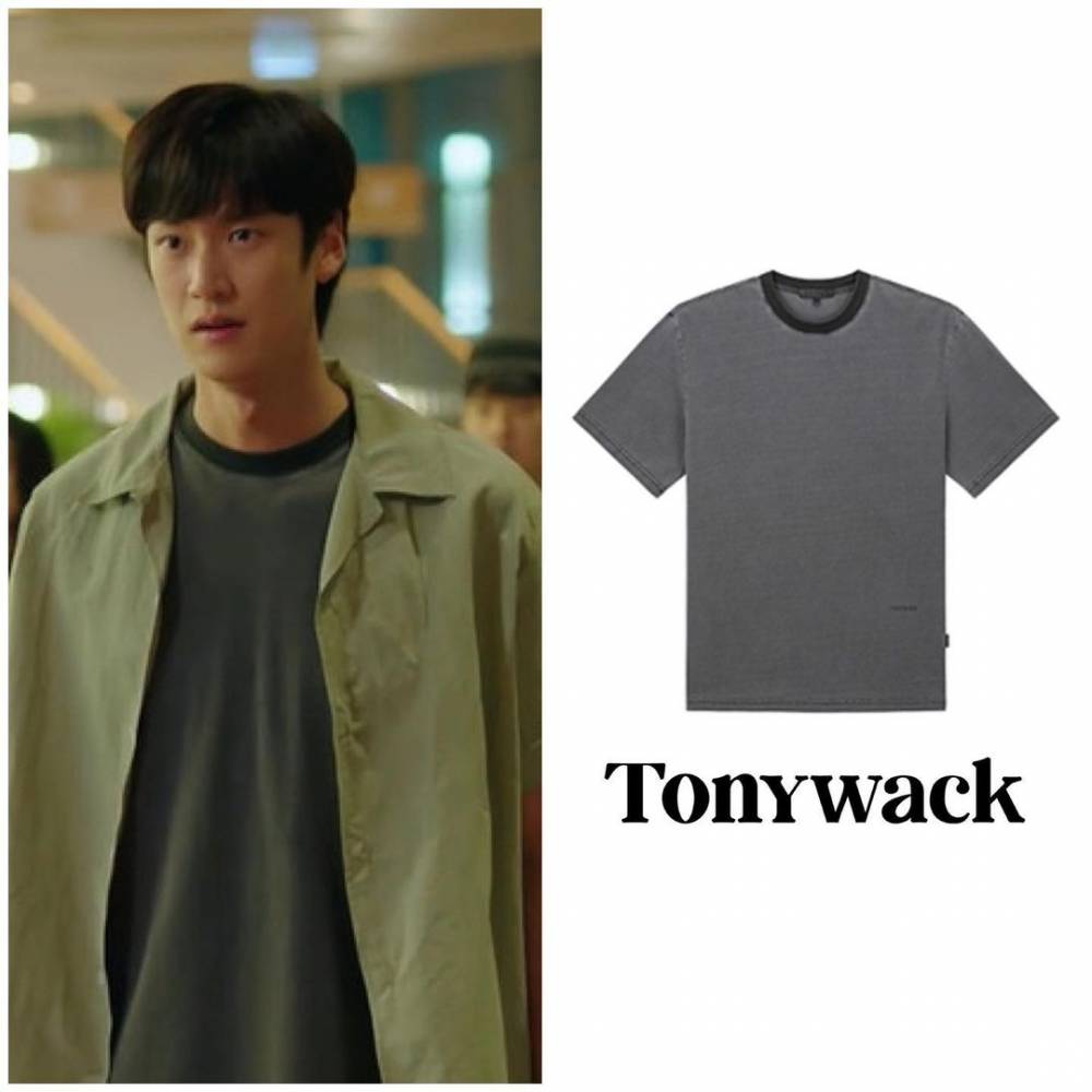 harga outfit Na In Woo di Jinxed at First (instagram.com/koreastar_fashion)