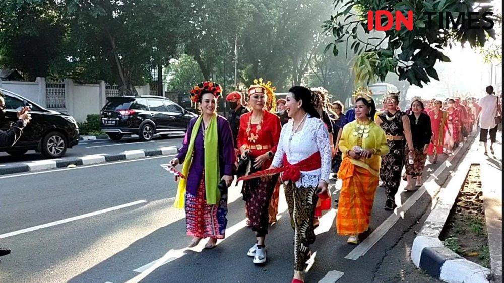 Parade Budaya Sampai Marching Band Iringi PDIP Daftar ke KPU