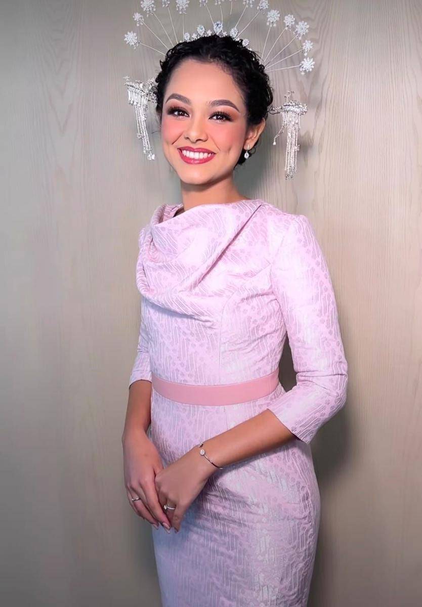 Gaun dan makeup resepsi nikah Mutiara Baswedan (instagram.com/marlenehariman)