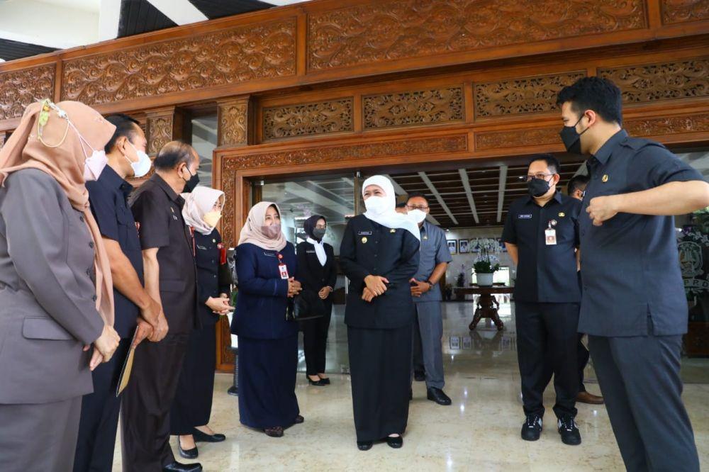 Gubernur Jatim, Khofifah Indar Parawansa saat Rapat Paripurna Perubahan Perda Penanaman Modal, Senin (1/8/2022). Dok. Humas Pemprov Jatim.