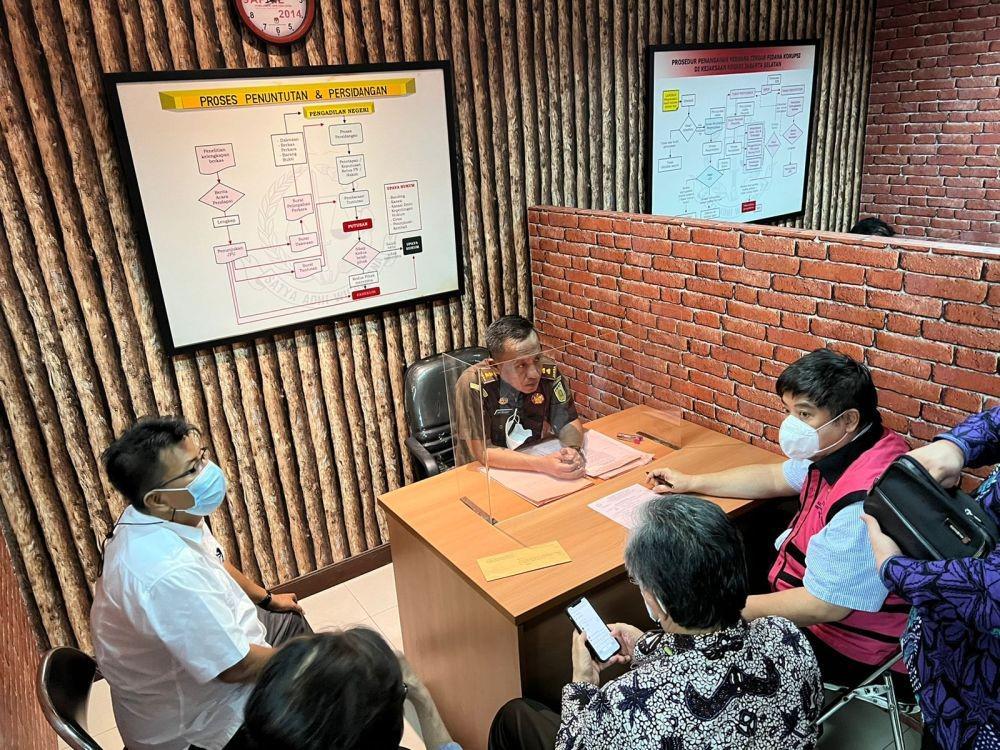 Tim Jaksa Penyidik pada Direktorat Penyidikan Jaksa Agung Muda Bidang Tindak Pidana Khusus (JAM PIDSUS) Kejaksaan Agung telah melaksanakan Serah Terima Tanggung Jawab Tersangka dan Barang Bukti (Tahap II) atas 5 (lima) berkas perkara Tersangka dalam Perkara Dugaan Tindak Pidana Korupsi dalam Pemberian Fasilitas Ekspor Crude Palm Oil (CPO) dan Turunannya pada bulan Januari 2021 sampai dengan Maret 2022 kepada Jaksa Penuntut Umum pada JAM PIDSUS dan Kejaksaan Negeri Jakarta Pusat (dok. Humas Kejag