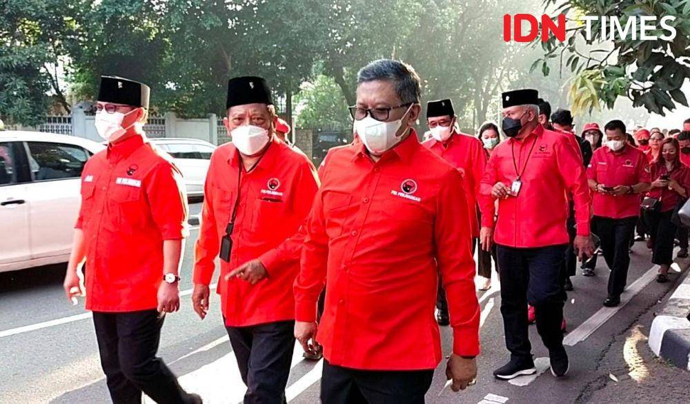 DPP PDI Perjuangan hari ini, Senin (1/8/2022) melakukan pendaftaran pemilu 2024 ke kantor Komisi Pemilihan Umum (KPU). (IDN Times/Ilman Nafi'an)