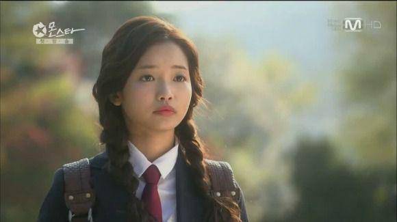 Ha Yeon Soo sebagai Min Se Yi di drama Korea Monstar (dok. Mnet, tvN/Monstar)