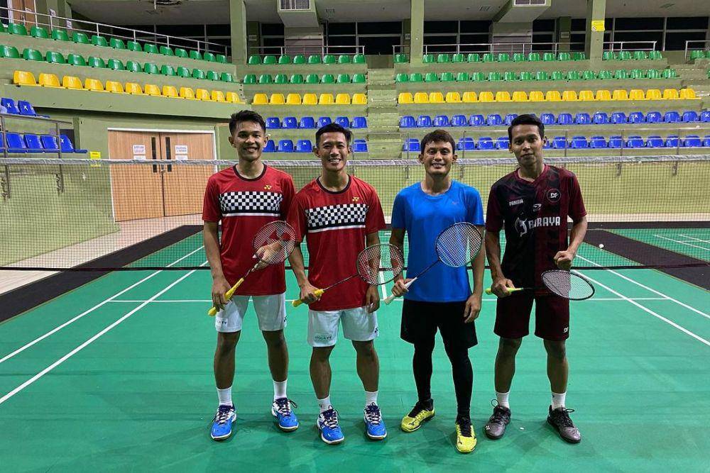 potret Fajar Alfian dengan pemain Persib (instagram.com/fajaralfian95)