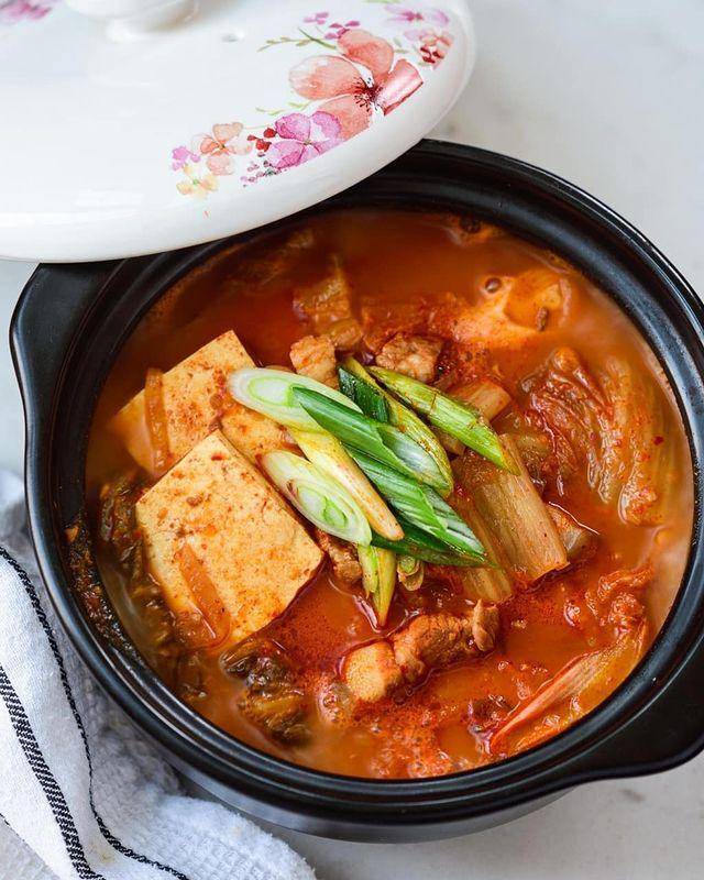 ilustrasi kimchi jjigae (instagram.com/koreanbapsang)