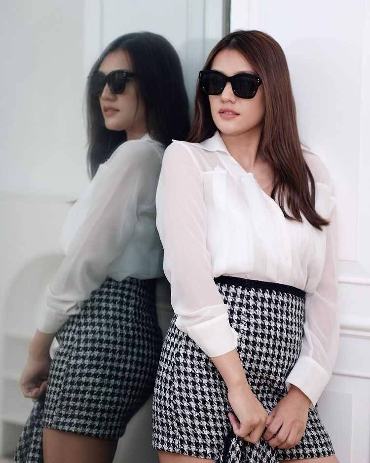 outfit ke kantor ala Anissa Aziza (instagram.com/anissaaziza)
