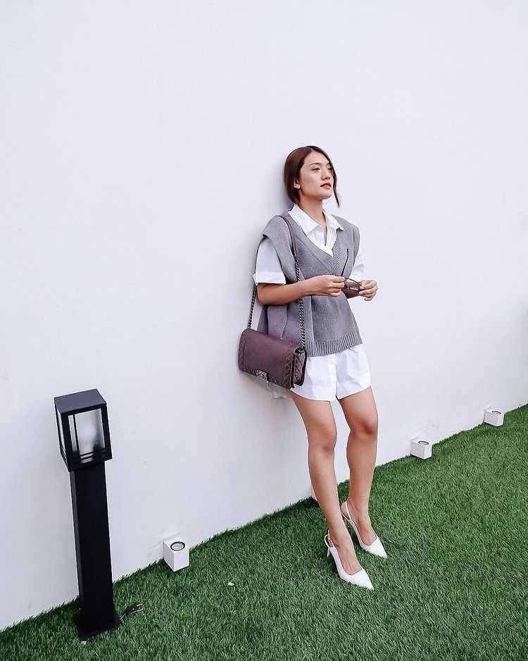 outfit ke kantor ala Anissa Aziza (instagram.com/anissaaziza)