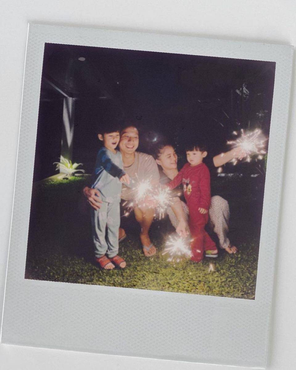potret Putri Titian saat momong anak (instagram.com/putrititian)