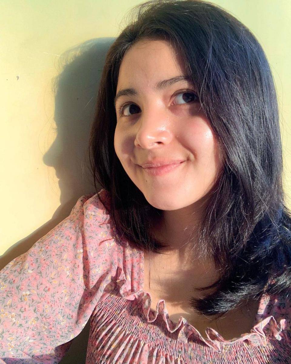 potret close up Bulan Sutena (instagram.com/bulansutena/)