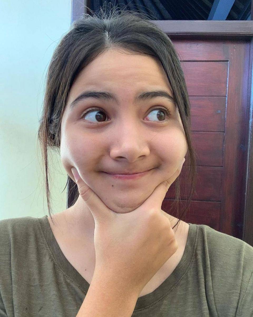 potret close up Bulan Sutena (instagram.com/bulansutena/)
