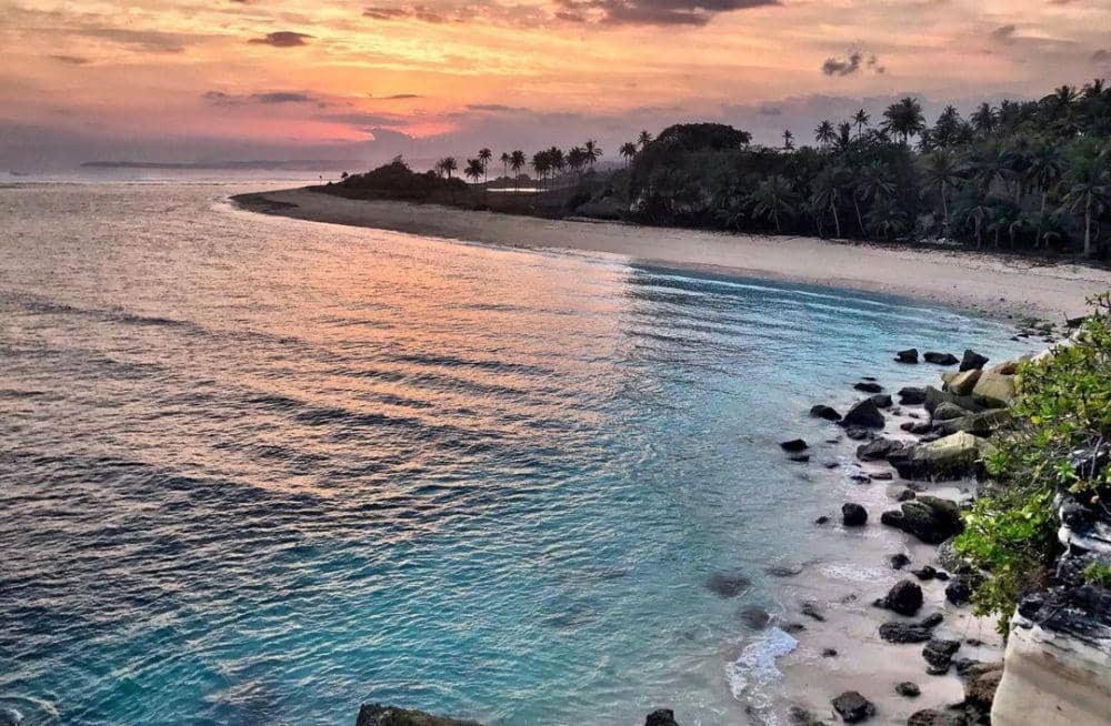 9 Potret Panorama Pantai Marosi, Wisata Alam Menawan di Sumba Barat