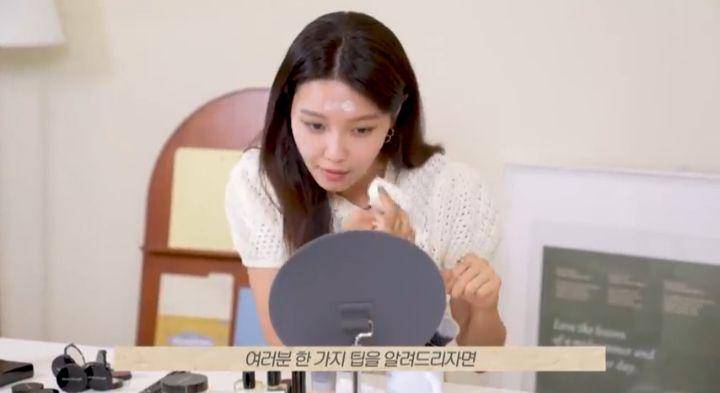 9 Tutorial Daily Make Up ala Choi Soo Young (Dok.the sootory via Youtube.com)