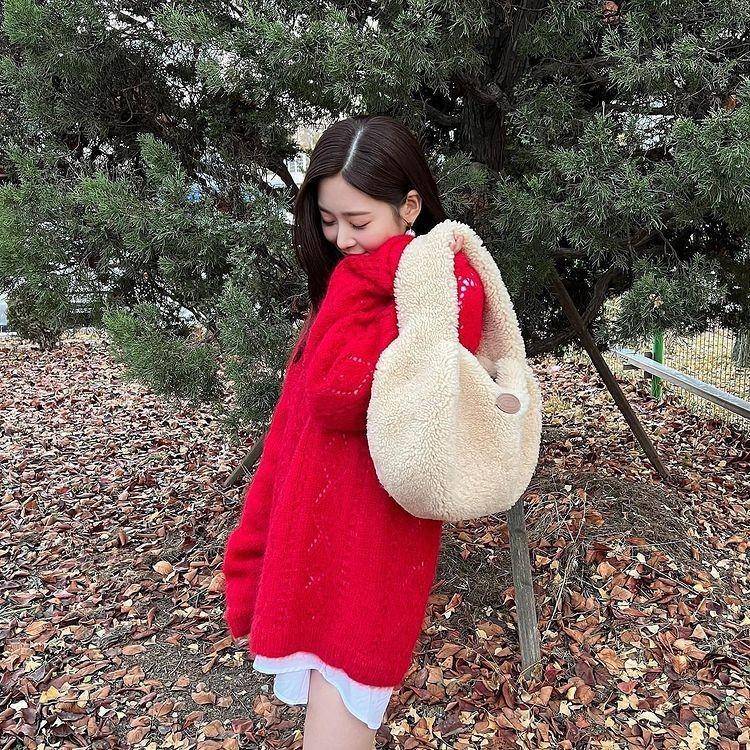 OOTD Dress ala Kim Minju (instagram.com/minn.__.ju)