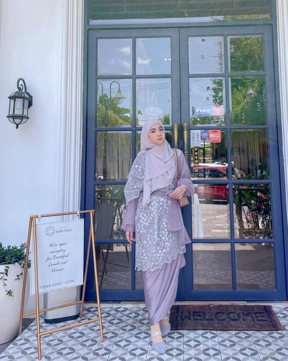 Tunik brokat. (instagram.com/richaeu)