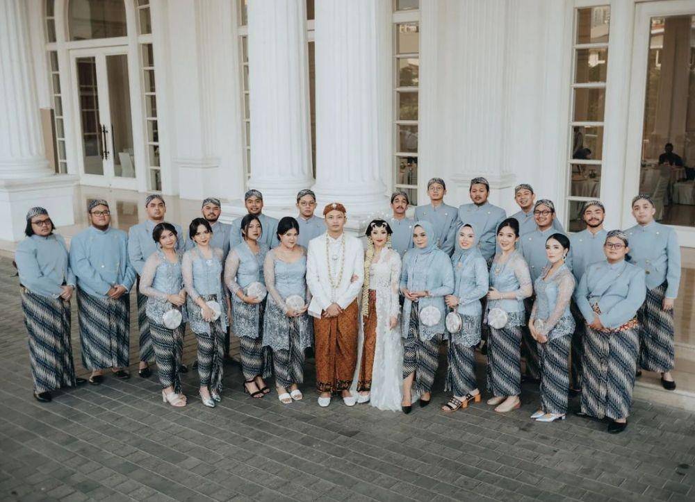 Kebaya untuk bridesmaid. (instagram.com/sistawedding)
