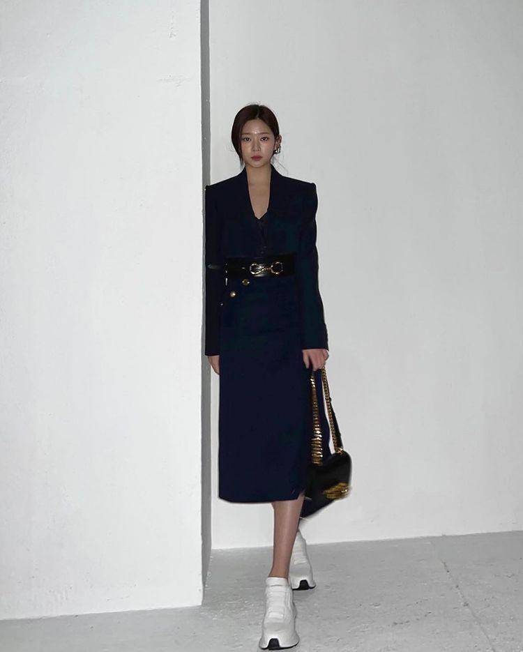 OOTD Dress ala Kim Minju (instagram.com/minn.__.ju)