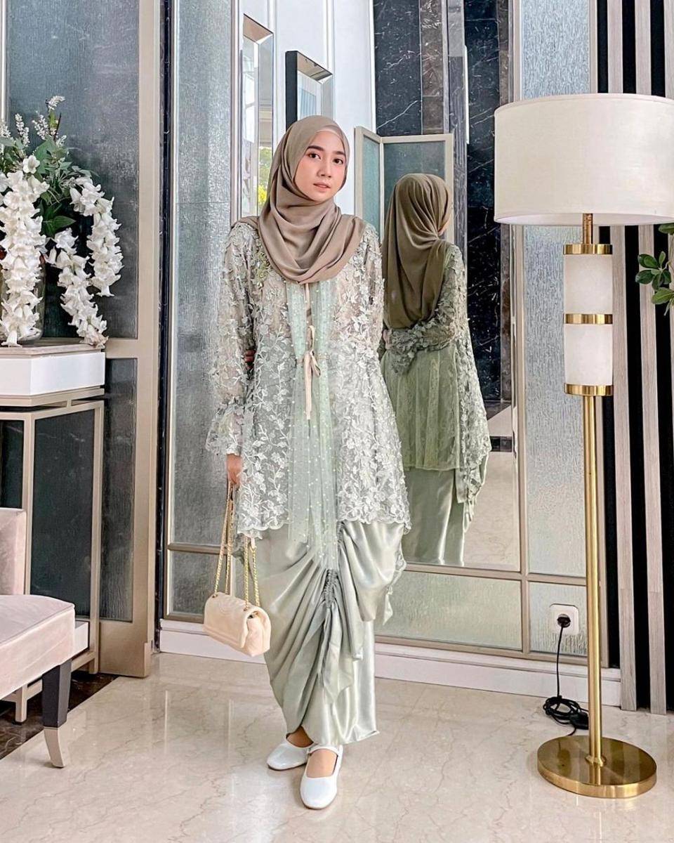 Tunik brokat. (instagram.com/richaeu)