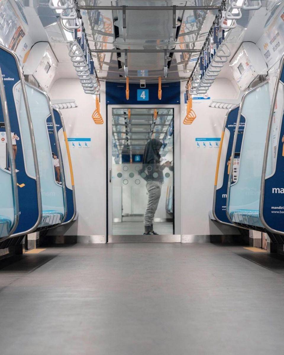 Ilustrasi bagian dalam gerbong MRT (instagram.com/putrakphoto)