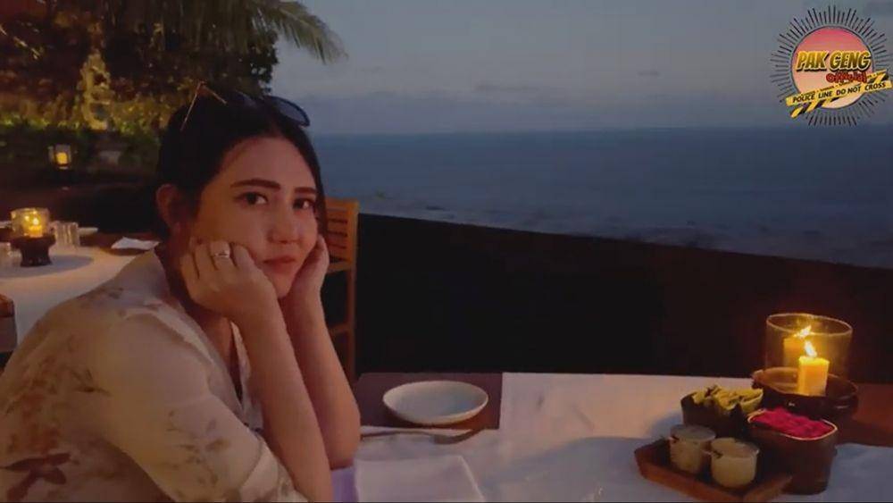 Via Vallen bulan madu di Bali (youtube.com/chevrayo)