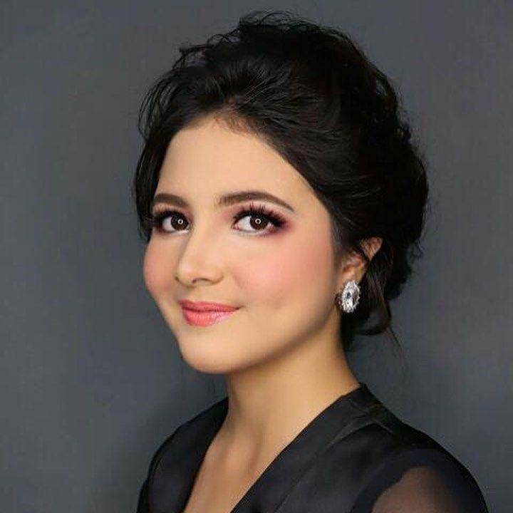 potret close up Bulan Sutena (instagram.com/bulansutena/)