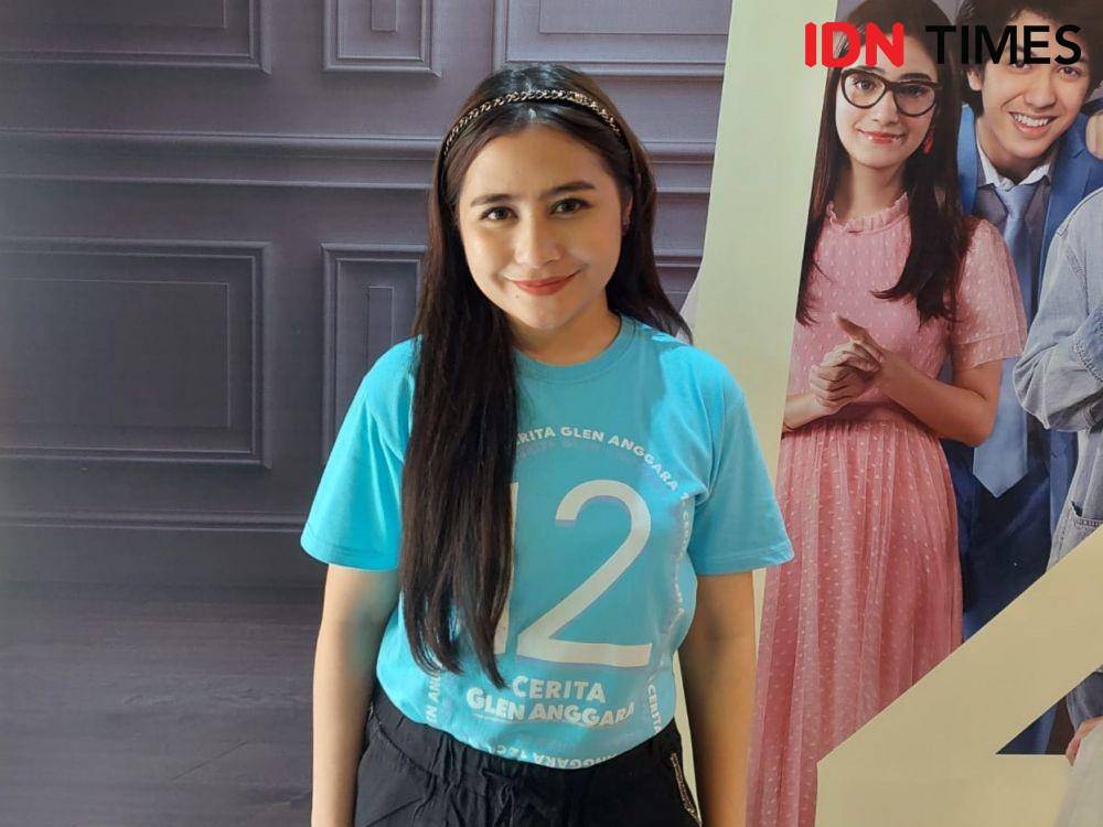 Prilly Latuconsina di preskon film 12 Cerita Glen Anggara x Kitabisa di kantor Falcon Pictures, pada Senin, (1/8/2022) (IDN Times)