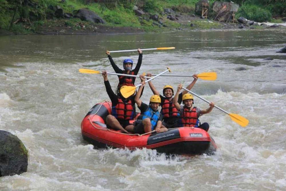 rafting di Sungai Elo (instagram.com/elo_rafting)