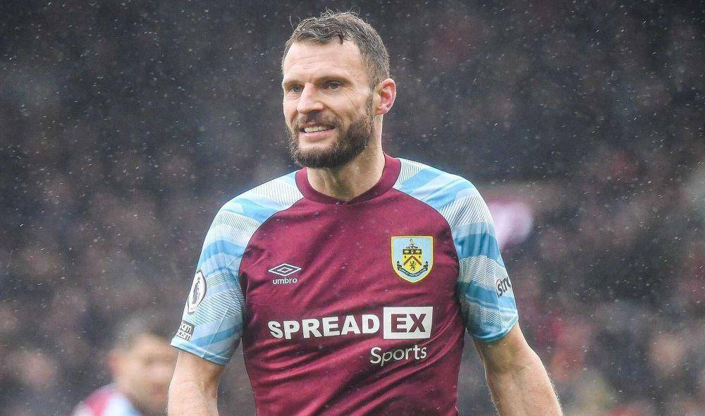 Erik Pieters (twitter.com/BurnleyOfficial)