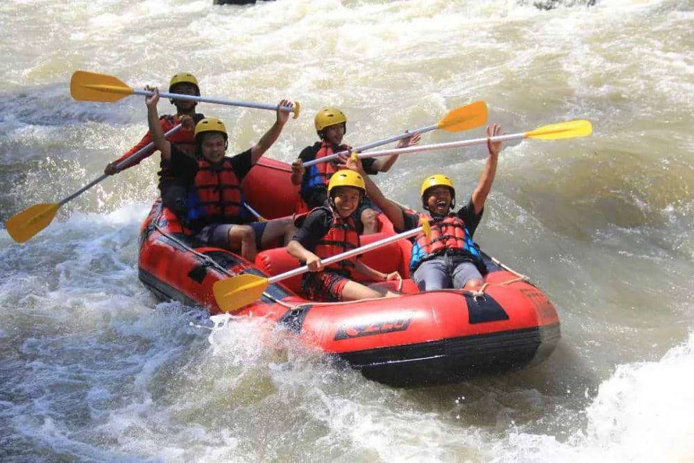 rafting di Sungai Elo (instagram.com/banyuelo_rafting