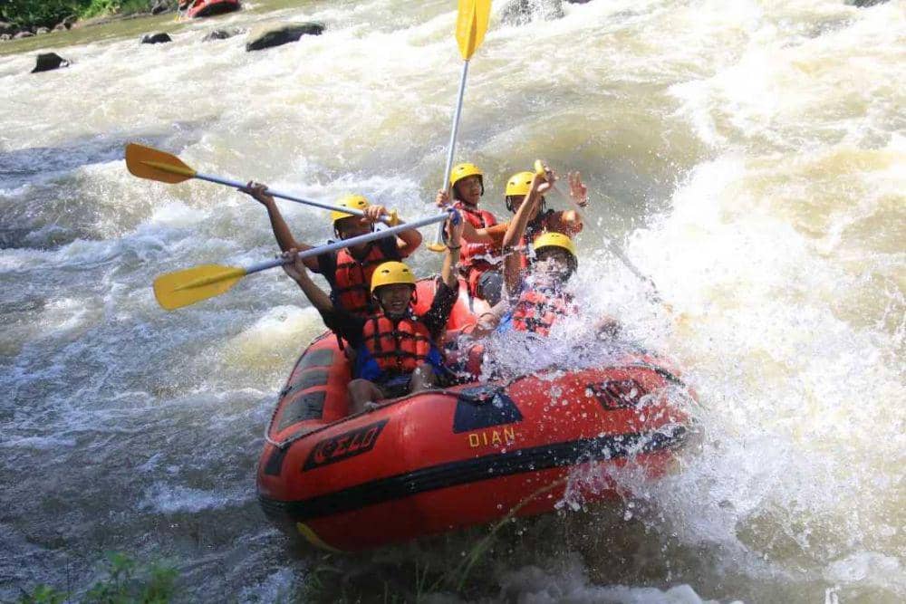 rafting di Sungai Elo (instagram.com/banyuelo_rafting