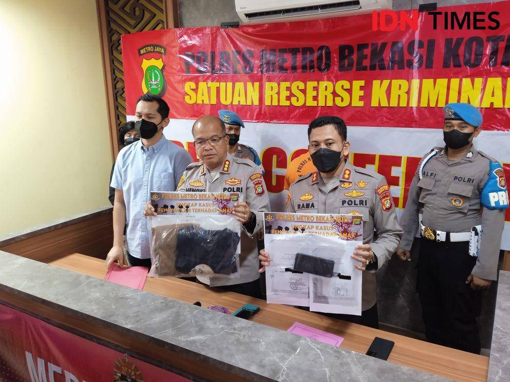 Barang bukti tersangka pelecehan seksual kepada murid SMPN di Kota Bekasi. (IDN Times/Imam Faishal)