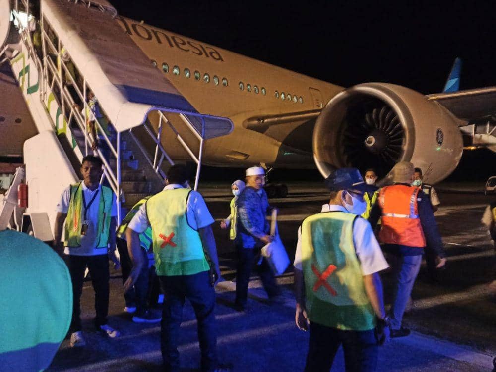 Jemaah haji Kloter 6 Embarkasi Aceh tiba di Bandara Sultan Iskandar Muda (SIM) Blang Bintang, Kabupaten Aceh Besar, Aceh. (Dokumentasi Humas Kanwil Kemenag Aceh untuk IDN Times)
